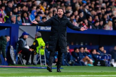 Madrid, İspanya - 13 Aralık 2023: Atletico de Madrid ile Lazio arasında Metropolitan Stadyumu 'nda oynanan Şampiyonlar Ligi maçı. Atletico zaferi. Futbolcular. İtalyan futbolcular.