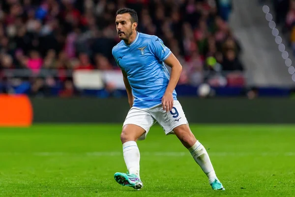 Madrid, İspanya - 13 Aralık 2023: Atletico de Madrid ile Lazio arasında Metropolitan Stadyumu 'nda oynanan Şampiyonlar Ligi maçı. Atletico zaferi. Futbolcular. İtalyan futbolcular.