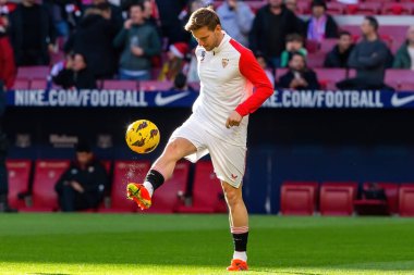 Madrid, İspanya - 23 Aralık 2023: Madrid 'de Atletico de Madrid ile Sevilla FC arasında oynanan lig maçı. Futbolcular. Toplu spor..