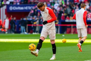 Madrid, İspanya - 23 Aralık 2023: Madrid 'de Atletico de Madrid ile Sevilla FC arasında oynanan lig maçı. Futbolcular. Toplu spor..