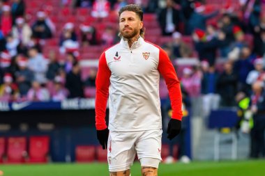 Madrid, İspanya - 23 Aralık 2023: Madrid 'de Atletico de Madrid ile Sevilla FC arasında oynanan lig maçı. Futbolcular. Toplu spor..