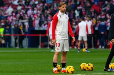 Madrid, İspanya - 23 Aralık 2023: Madrid 'de Atletico de Madrid ile Sevilla FC arasında oynanan lig maçı. Futbolcular. Toplu spor..
