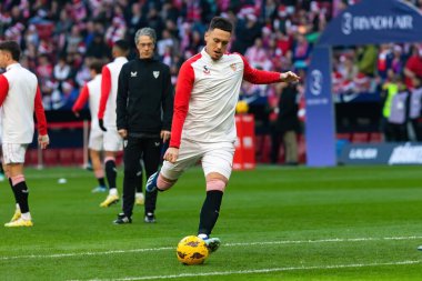 Madrid, İspanya - 23 Aralık 2023: Madrid 'de Atletico de Madrid ile Sevilla FC arasında oynanan lig maçı. Futbolcular. Toplu spor..