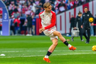 Madrid, İspanya - 23 Aralık 2023: Madrid 'de Atletico de Madrid ile Sevilla FC arasında oynanan lig maçı. Futbolcular. Toplu spor..