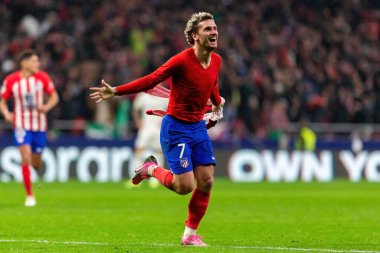 Madrid, İspanya - 18 Ocak 2024: Atletico de Madrid ile Real Madrid arasında yapılan Copa del Rey maçı. Antoine Griezmann gol attı. Futbolcular. Madrid Derbisi.
