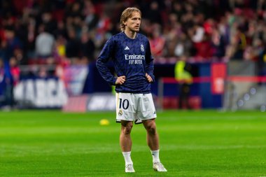 Madrid, İspanya - 18 Ocak 2024: Atletico de Madrid ile Real Madrid arasında yapılan Copa del Rey maçı. Maç sırasında Luka Modric. Futbolcular. Madrid Derbisi.