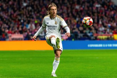 Madrid, İspanya - 18 Ocak 2024: Atletico de Madrid ile Real Madrid arasında yapılan Copa del Rey maçı. Maç sırasında Luka Modric. Futbolcular. Madrid Derbisi.