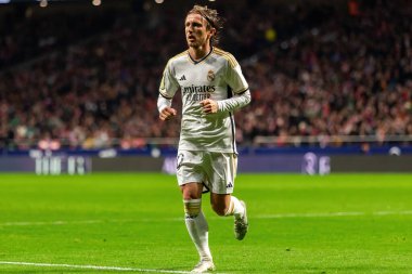 Madrid, İspanya - 18 Ocak 2024: Atletico de Madrid ile Real Madrid arasında yapılan Copa del Rey maçı. Maç sırasında Luka Modric. Futbolcular. Madrid Derbisi.