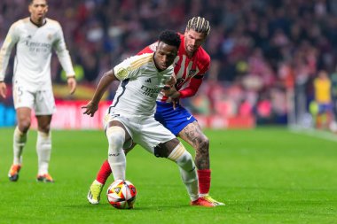 Madrid, İspanya - 18 Ocak 2024: Atletico de Madrid ile Real Madrid arasında yapılan Copa del Rey maçı. Maç sırasında Vinicius Jr. Futbolcular. Madrid Derbisi.