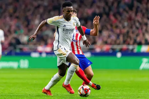 Madrid, İspanya - 18 Ocak 2024: Atletico de Madrid ile Real Madrid arasında yapılan Copa del Rey maçı. Maç sırasında Vinicius Jr. Futbolcular. Madrid Derbisi.