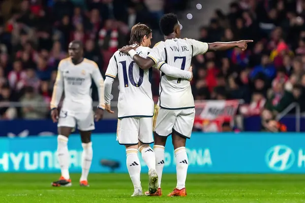 Madrid, İspanya - 18 Ocak 2024: Atletico de Madrid ile Real Madrid arasında yapılan Copa del Rey maçı. Maç sırasında Vinicius Jr. Futbolcular. Madrid Derbisi.
