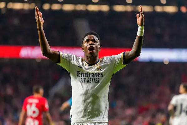 Madrid, İspanya - 18 Ocak 2024: Atletico de Madrid ile Real Madrid arasında yapılan Copa del Rey maçı. Maç sırasında Vinicius Jr. Futbolcular. Madrid Derbisi.