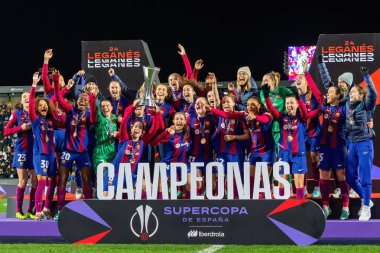Madrid, İspanya - 20 Ocak 2024: FC Barcelona ve Levante F.C. Barselona, Süper Kupa şampiyonu. Barselona oyuncuları. Futbol şampiyonları.