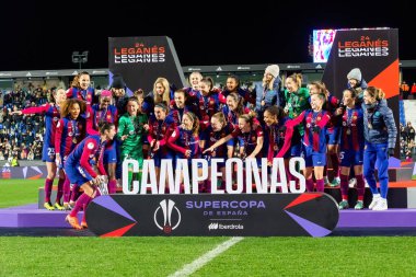 Madrid, İspanya - 20 Ocak 2024: FC Barcelona ve Levante F.C. Barselona, Süper Kupa şampiyonu. Barselona oyuncuları. Futbol şampiyonları.