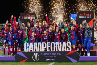 Madrid, İspanya - 20 Ocak 2024: FC Barcelona ve Levante F.C. Barselona, Süper Kupa şampiyonu. Barselona oyuncuları. Futbol şampiyonları.