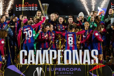 Madrid, İspanya - 20 Ocak 2024: FC Barcelona ve Levante F.C. Barselona, Süper Kupa şampiyonu. Barselona oyuncuları. Futbol şampiyonları.