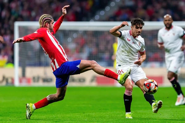 Madrid, İspanya - 25 Ocak 2024: Atletico de Madrid ile Sevilla FC arasında oynanan Copa del Rey maçı Metropolitano 'da oynandı. Futbolcular. Sevilla FC elendi..