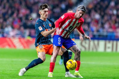 Madrid, İspanya - 28 Ocak 2024: Atletico de Madrid ve Valencia F.C. Colchonero takım oyuncuları. Atletico de Madrid için zafer.
