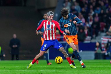 Madrid, İspanya - 28 Ocak 2024: Atletico de Madrid ve Valencia F.C. Colchonero takım oyuncuları. Atletico de Madrid için zafer.