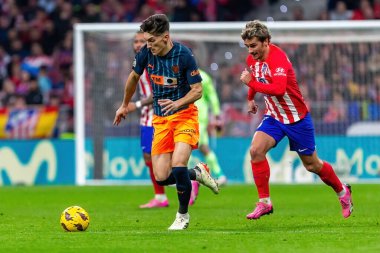 Madrid, İspanya - 28 Ocak 2024: Atletico de Madrid ve Valencia F.C. Colchonero takım oyuncuları. Atletico de Madrid için zafer.