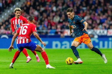 Madrid, İspanya - 28 Ocak 2024: Atletico de Madrid ve Valencia F.C. Valencia oyuncuları. Atletico de Madrid için zafer.