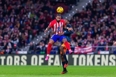 Madrid, İspanya - 28 Ocak 2024: Atletico de Madrid ve Valencia F.C. Zafer Atletico de Madrid 'in. Memphis Depay topu aldı..