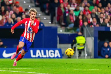 Madrid, İspanya - 28 Ocak 2024: Atletico de Madrid ve Valencia F.C. Colchonero takım oyuncuları. Atletico de Madrid için zafer.