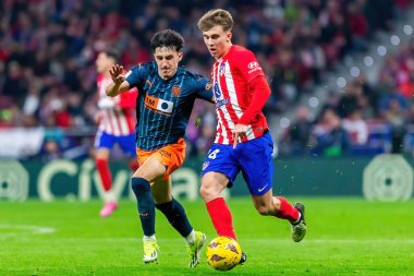 Madrid, İspanya - 28 Ocak 2024: Atletico de Madrid ve Valencia F.C. Colchonero takım oyuncuları. Atletico de Madrid için zafer.