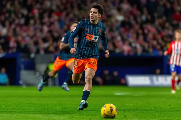 Madrid, İspanya - 28 Ocak 2024: Atletico de Madrid ve Valencia F.C. Valencia oyuncuları. Atletico de Madrid için zafer.