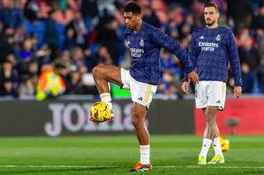Madrid, İspanya - 1 Şubat 2024: Getafe FC ile Real Madrid arasındaki lig maçı başkentte oynandı. Judd Bellingham topu aldı. Futbolcular.