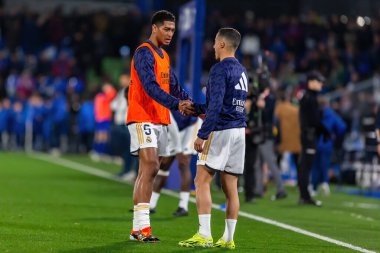 Madrid, İspanya - 1 Şubat 2024: Getafe FC ile Real Madrid arasındaki lig maçı başkentte oynandı. Judd Bellingham topu aldı. Futbolcular.
