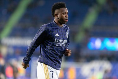 Madrid, İspanya - 1 Şubat 2024: Getafe FC ile Real Madrid arasındaki lig maçı başkentte oynandı. Vinicius Jr. Top ile. Futbolcular.