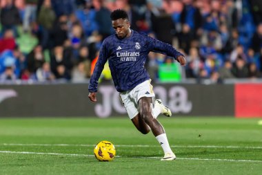Madrid, İspanya - 1 Şubat 2024: Getafe FC ile Real Madrid arasındaki lig maçı başkentte oynandı. Vinicius Jr. Top ile. Futbolcular.