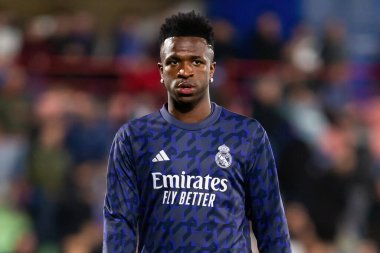 Madrid, İspanya - 1 Şubat 2024: Getafe FC ile Real Madrid arasındaki lig maçı başkentte oynandı. Vinicius Jr. Top ile. Futbolcular.