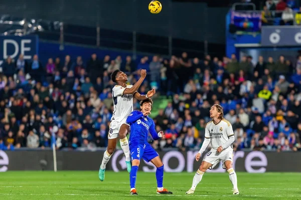Madrid, İspanya - 1 Şubat 2024: Getafe FC ile Real Madrid arasındaki lig maçı başkentte oynandı. Gerçek Madrid oyuncuları. Futbolcular.