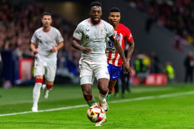 Madrid, İspanya - 7 Şubat 2024: Madrid 'de Atletico de Madrid ile Atletico de Bilbao arasında oynanan Copa del Rey yarı final maçı. Athletico de Bilbao için zafer. Top Laki Williams 'ta..