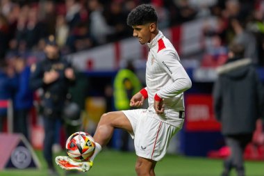 Madrid, İspanya - 7 Şubat 2024: Madrid 'de Atletico de Madrid ile Atletico de Bilbao arasında oynanan Copa del Rey yarı final maçı. Athletico de Bilbao için zafer. Top Malcom Adu 'da.