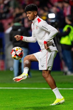 Madrid, İspanya - 7 Şubat 2024: Madrid 'de Atletico de Madrid ile Atletico de Bilbao arasında oynanan Copa del Rey yarı final maçı. Athletico de Bilbao için zafer. Top Malcom Adu 'da.