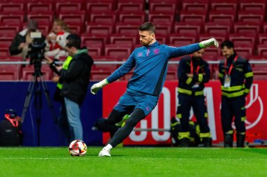 Madrid, İspanya - 7 Şubat 2024: Madrid 'de Atletico de Madrid ile Atletico de Bilbao arasında oynanan Copa del Rey yarı final maçı. Athletico de Bilbao için zafer. Unai Simn topu aldı..