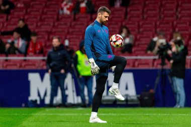 Madrid, İspanya - 7 Şubat 2024: Madrid 'de Atletico de Madrid ile Atletico de Bilbao arasında oynanan Copa del Rey yarı final maçı. Athletico de Bilbao için zafer. Unai Simn topu aldı..