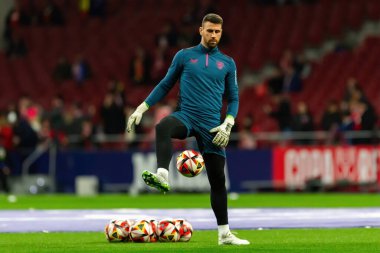 Madrid, İspanya - 7 Şubat 2024: Madrid 'de Atletico de Madrid ile Atletico de Bilbao arasında oynanan Copa del Rey yarı final maçı. Athletico de Bilbao için zafer. Unai Simn topu aldı..