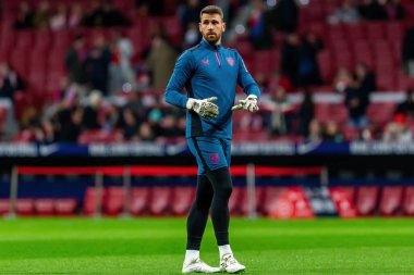 Madrid, İspanya - 7 Şubat 2024: Madrid 'de Atletico de Madrid ile Atletico de Bilbao arasında oynanan Copa del Rey yarı final maçı. Athletico de Bilbao için zafer. Unai Simn topu aldı..