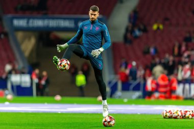 Madrid, İspanya - 7 Şubat 2024: Madrid 'de Atletico de Madrid ile Atletico de Bilbao arasında oynanan Copa del Rey yarı final maçı. Athletico de Bilbao için zafer. Unai Simn topu aldı..