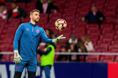 Madrid, İspanya - 7 Şubat 2024: Madrid 'de Atletico de Madrid ile Atletico de Bilbao arasında oynanan Copa del Rey yarı final maçı. Athletico de Bilbao için zafer. Unai Simn topu aldı..