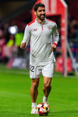 Madrid, İspanya - 7 Şubat 2024: Madrid 'de Atletico de Madrid ile Atletico de Bilbao arasında oynanan Copa del Rey yarı final maçı. Athletico de Bilbao için zafer. Raul Garcia topu aldı..