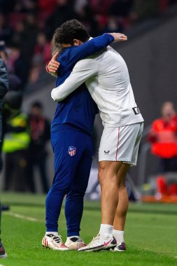 Madrid, İspanya - 7 Şubat 2024: Madrid 'de Atletico de Madrid ile Atletico de Bilbao arasında oynanan Copa del Rey yarı final maçı. Athletico de Bilbao için zafer. Raul Garcia topu aldı..