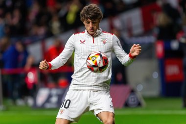 Madrid, İspanya - 7 Şubat 2024: Madrid 'de Atletico de Madrid ile Atletico de Bilbao arasında oynanan Copa del Rey yarı final maçı. Athletico de Bilbao için zafer. Top Unai Gomez 'de.