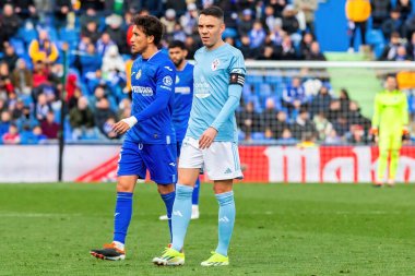 Madrid, İspanya - 11 Şubat 2024 Getafe FC ile Celta de Vigo arasındaki lig maçı. Zafer kazan. Profesyonel futbolcular. Top için savaş..
