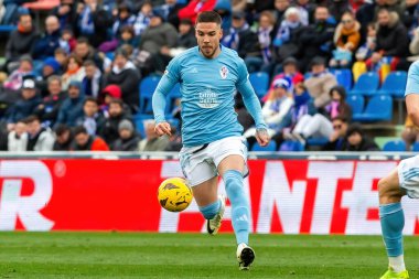 Madrid, İspanya - 11 Şubat 2024 Getafe FC ile Celta de Vigo arasındaki lig maçı. Zafer kazan. Celta de Vigo oyuncuları. Top için savaş..
