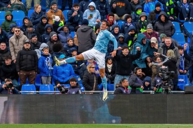 Madrid, İspanya - 11 Şubat 2024 Getafe FC ile Celta de Vigo arasındaki lig maçı. Zafer kazan. Celta bir golü kutluyor. Profesyonel futbolcular. Top için savaş..